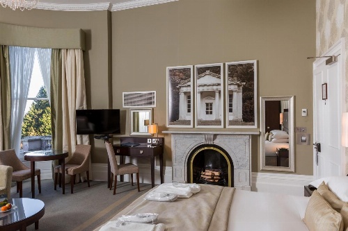 Oakley Hall Hotel image 1